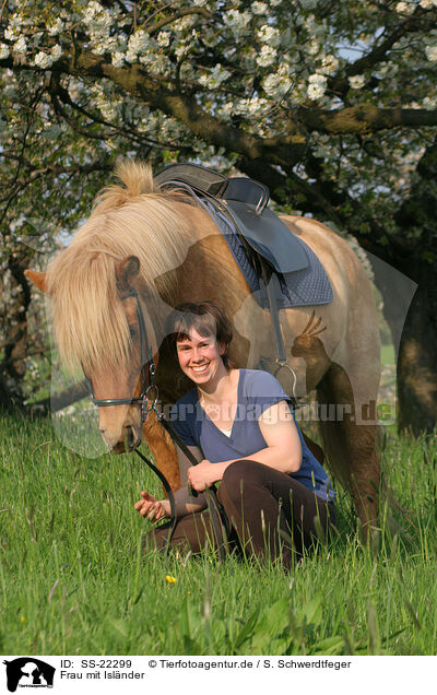 Frau mit Islnder / woman with Icelandic horse / SS-22299