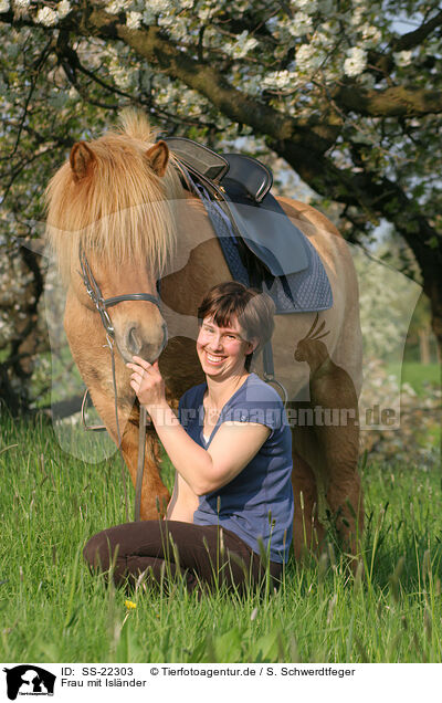Frau mit Islnder / woman with Icelandic horse / SS-22303