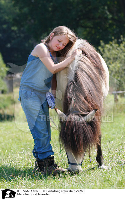 Mdchen und Islnder / girl and Icelandic horse / VM-01755