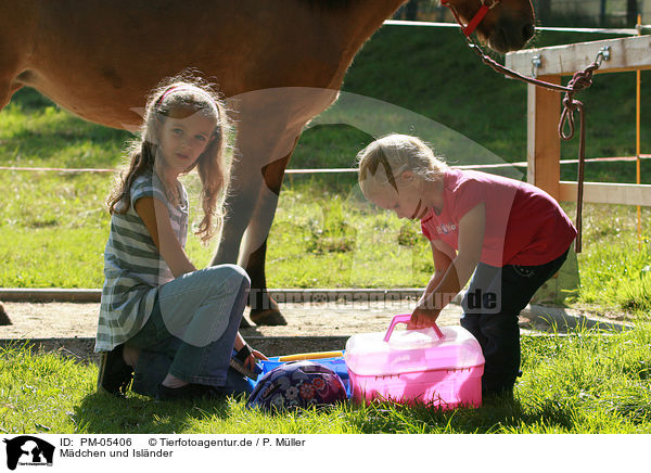 Mdchen und Islnder / girls and Icelandic horse / PM-05406
