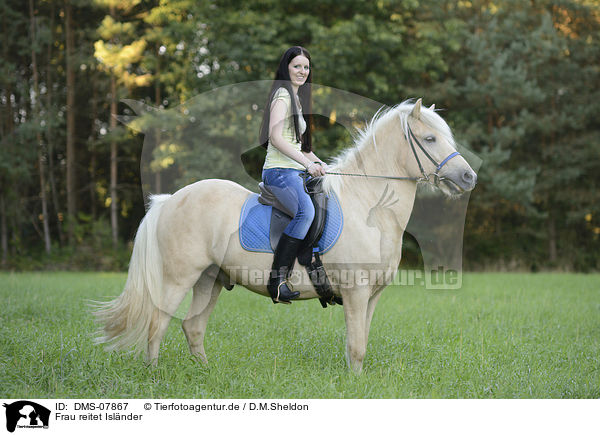 Frau reitet Islnder / woman rides Icelandic horse / DMS-07867