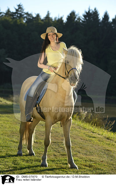 Frau reitet Islnder / woman rides Icelandic horse / DMS-07870