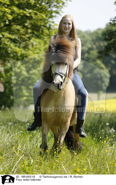 Frau reitet Islnder / woman rides Icelandic horse / RR-66518