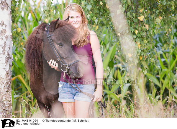 Frau und Islnder / woman and Icelandic horse / MAS-01064