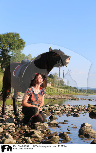 Frau und Islnder / woman and Icelandic Horse / PM-06892
