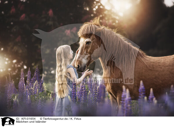 Mdchen und Islnder / girl and Icelandic horse / KFI-01654