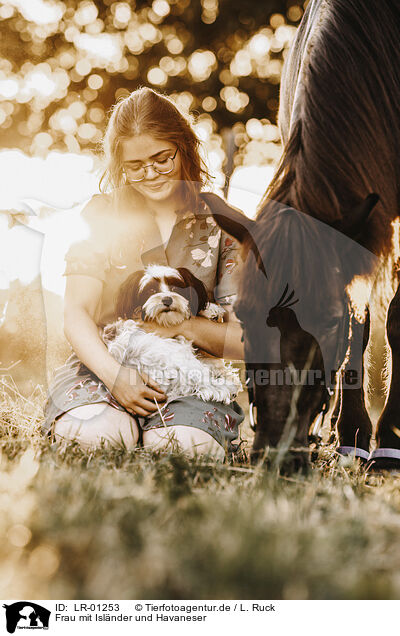 Frau mit Islnder und Havaneser / LR-01253