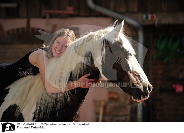 Frau und Tinker-Mix / YJ-04873