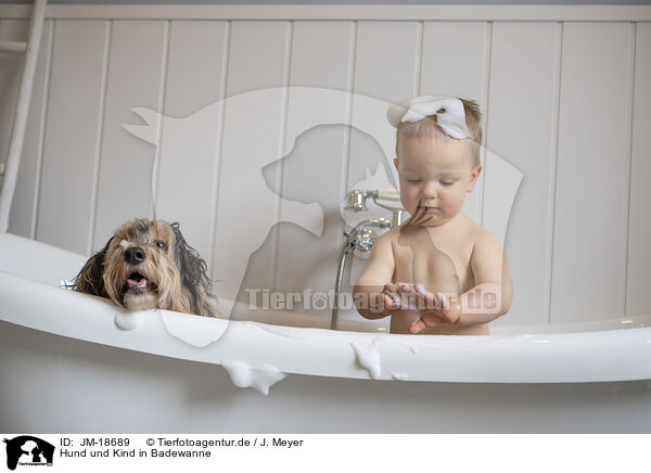 Hund und Kind in Badewanne / JM-18689