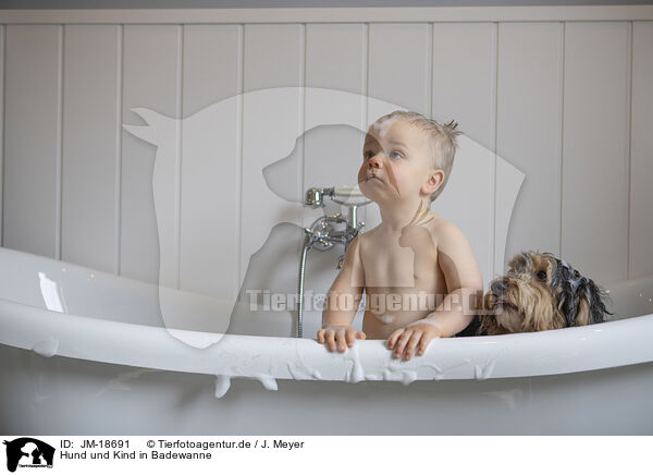 Hund und Kind in Badewanne / JM-18691