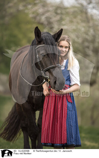 Frau mit Noriker / woman with Noriker Horse / VJ-02098