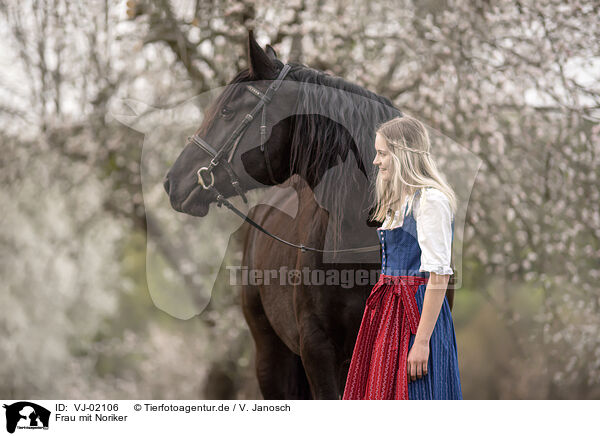 Frau mit Noriker / woman with Noriker Horse / VJ-02106