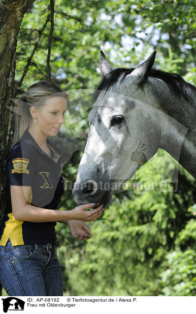 Frau mit Oldenburger / woman with Oldenburger / AP-08192