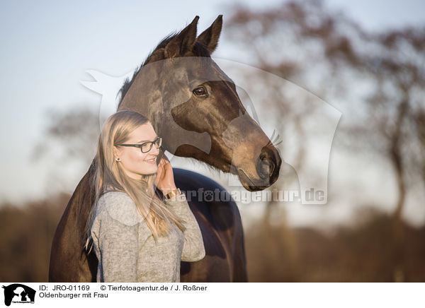 Oldenburger mit Frau / Oldenburg Horse with a woman / JRO-01169