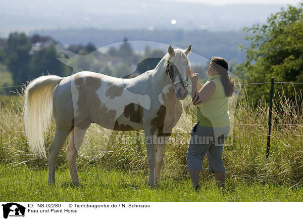 Frau und Paint Horse / NS-02280