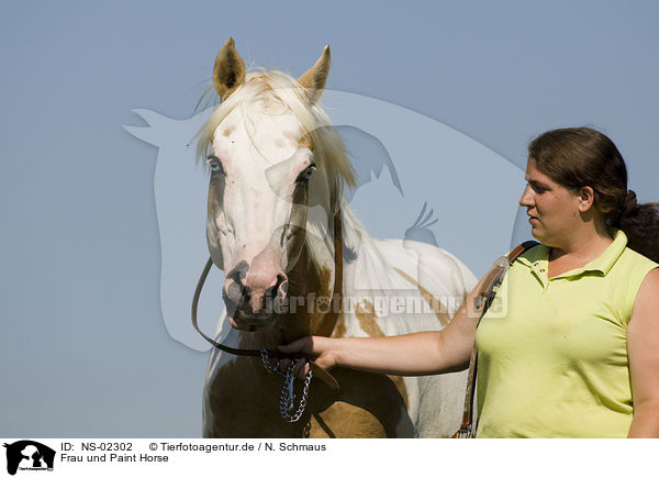 Frau und Paint Horse / NS-02302