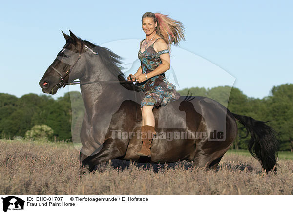 Frau und Paint Horse / EHO-01707