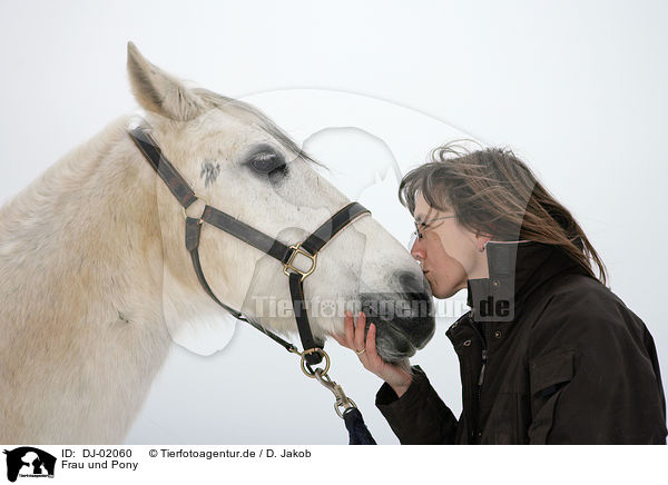 Frau und Pony / woman and pony / DJ-02060