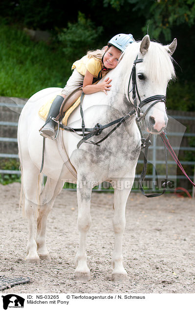 Mdchen mit Pony / girl with pony / NS-03265