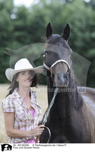 Frau und Quarter Horse / woman and Quarter horse / AP-06266