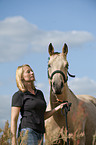 Frau mit Quarter Horse