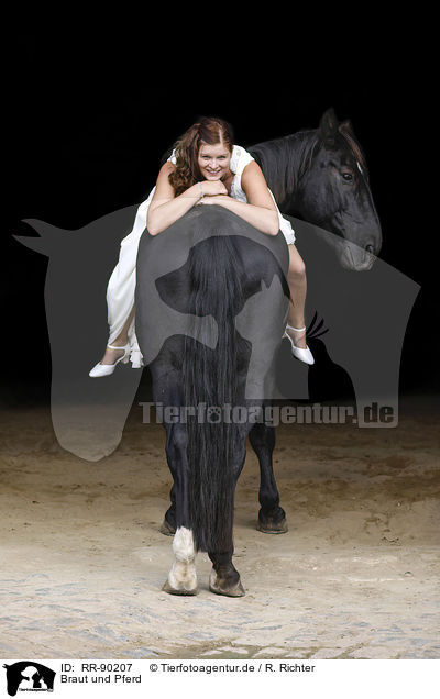 Braut und Pferd / bride and horse / RR-90207