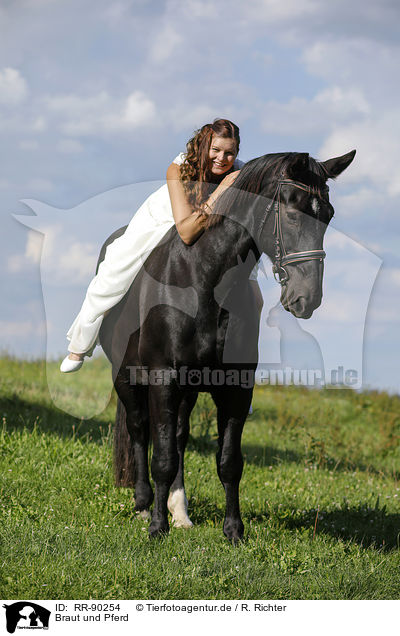 Braut und Pferd / bride and horse / RR-90254