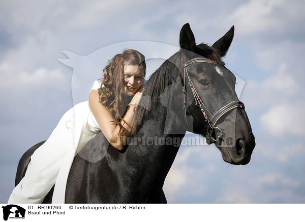 Braut und Pferd / bride and horse / RR-90260