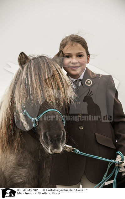 Mdchen und Shetland Pony / girl and Shetland Pony / AP-12702