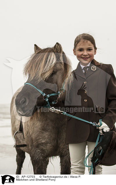 Mdchen und Shetland Pony / girl and Shetland Pony / AP-12703