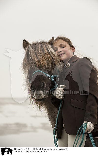 Mdchen und Shetland Pony / girl and Shetland Pony / AP-12709