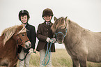 Kinder mit Shetland Ponies