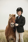 Junge und Shetland Pony