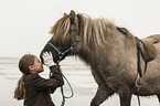 Mdchen und Shetland Pony