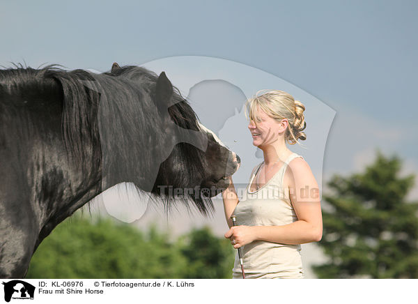 Frau mit Shire Horse / KL-06976