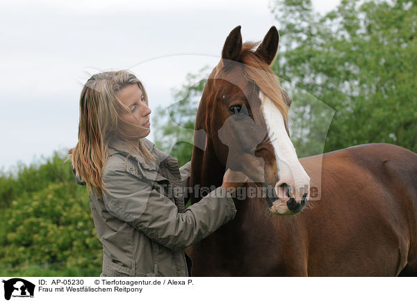 Frau mit Westflischem Reitpony / woman with pony / AP-05230
