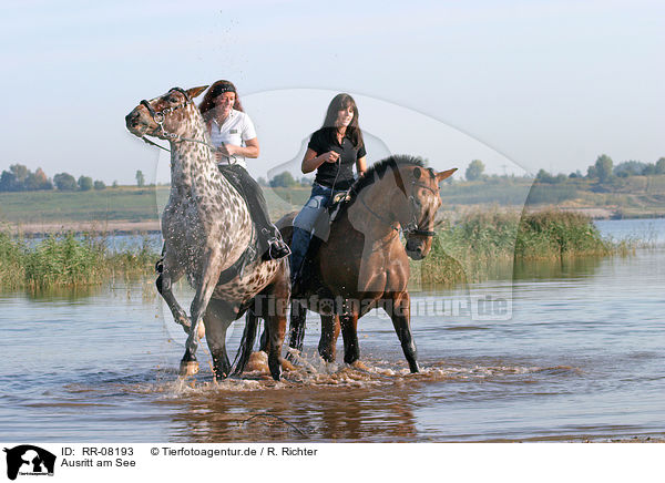 Ausritt am See / Leisure rider / RR-08193