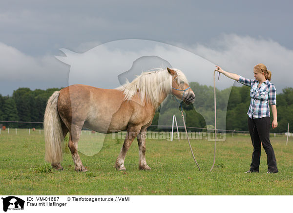 Frau mit Haflinger / woman with Haflinger horse / VM-01687