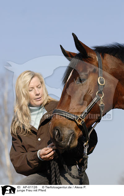 junge Frau mit Pferd / AP-01126