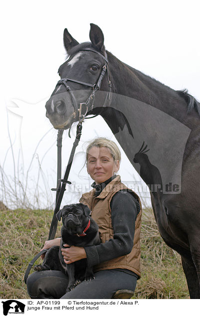 junge Frau mit Pferd und Hund / woman with horse and dog / AP-01199