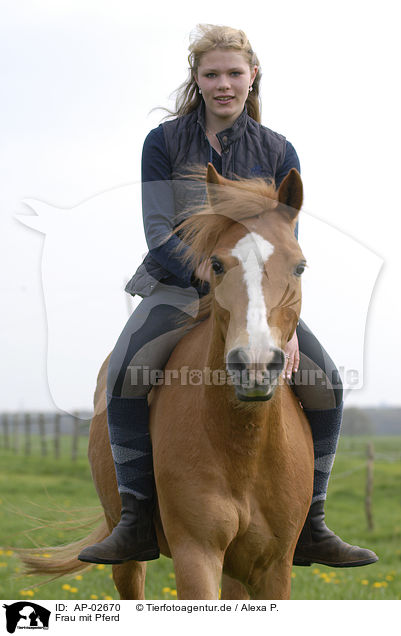 Frau mit Pferd / woman with horse / AP-02670