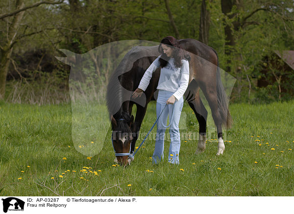 Frau mit Reitpony / woman with horse / AP-03287