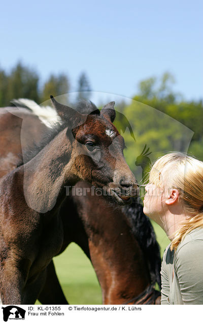 Frau mit Fohlen / woman with foal / KL-01355