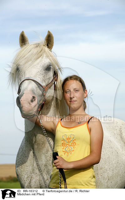 Mdchen mit Pferd / girl with horse / RR-16312