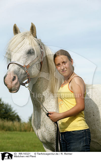 Mdchen mit Pferd / girl with horse / RR-16321