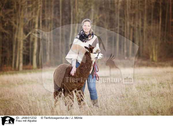 Frau mit Alpaka / woman with Alpaca / JAM-01232